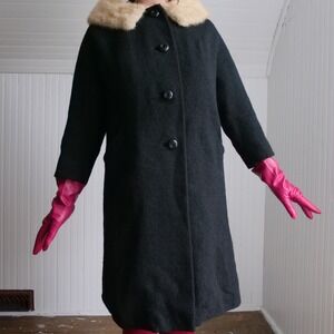1950s/60s Marshall Fields black wool swing coat with‎ fur trimmed collar